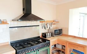 Specious 3Bed Property With Parking & Large Garden