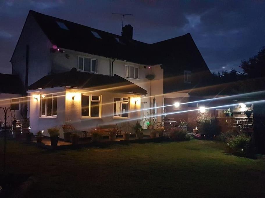 Specious 3Bed Property With Parking & Large Garden Aveley Exterior photo