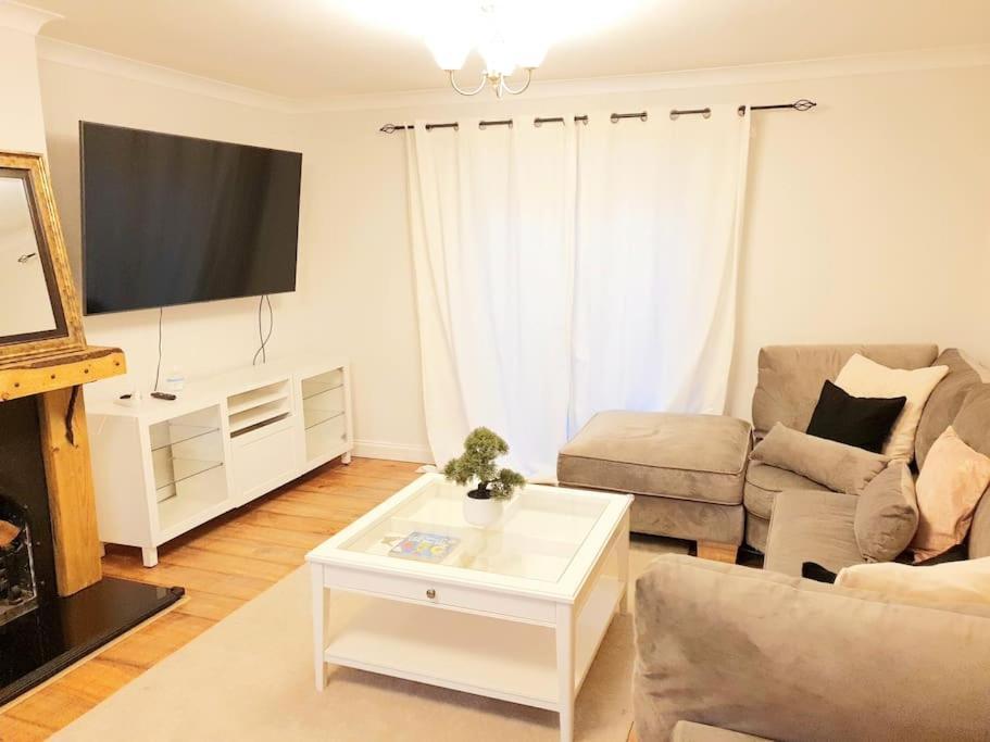 Specious 3Bed Property With Parking & Large Garden Aveley Exterior photo