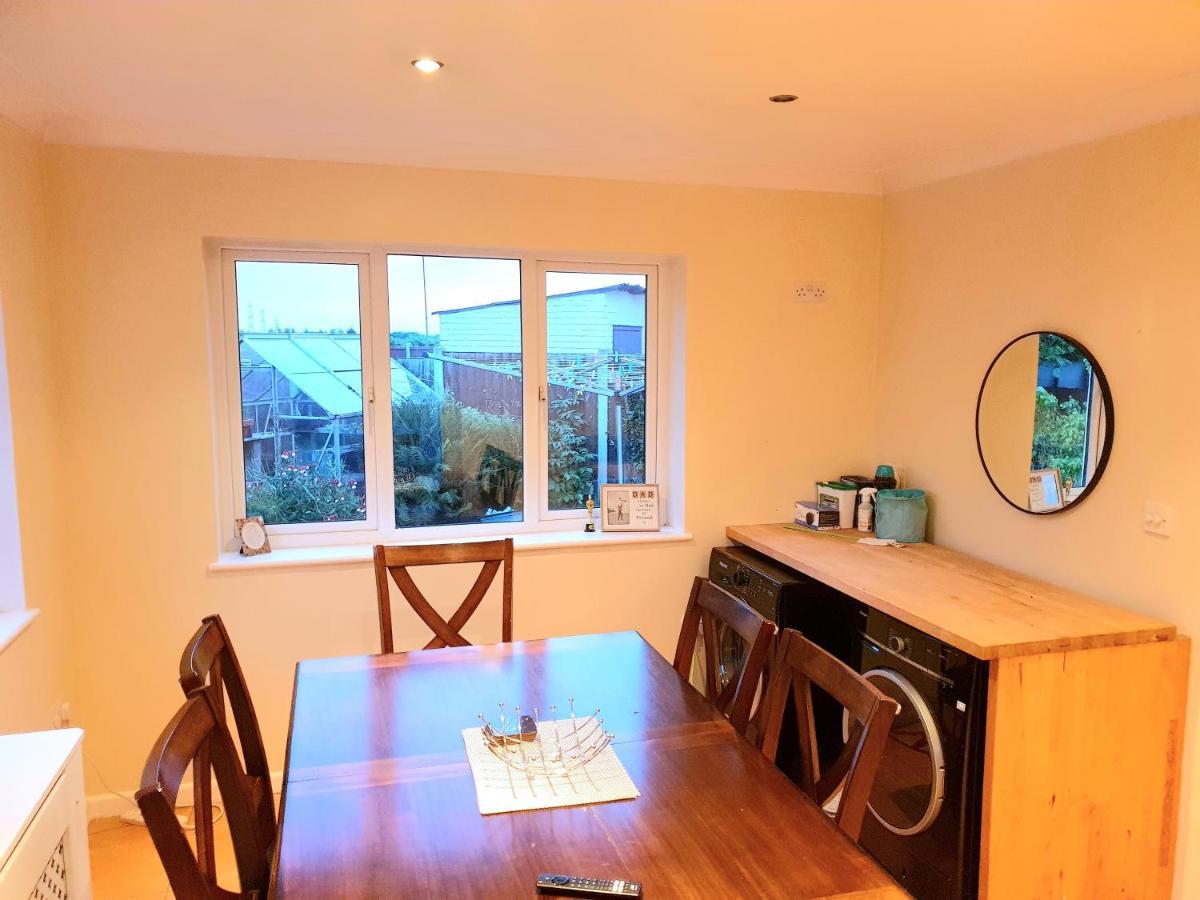 Specious 3Bed Property With Parking & Large Garden Aveley Exterior photo