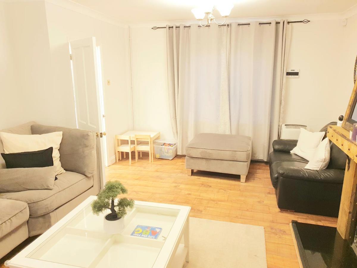 Specious 3Bed Property With Parking & Large Garden Aveley Exterior photo
