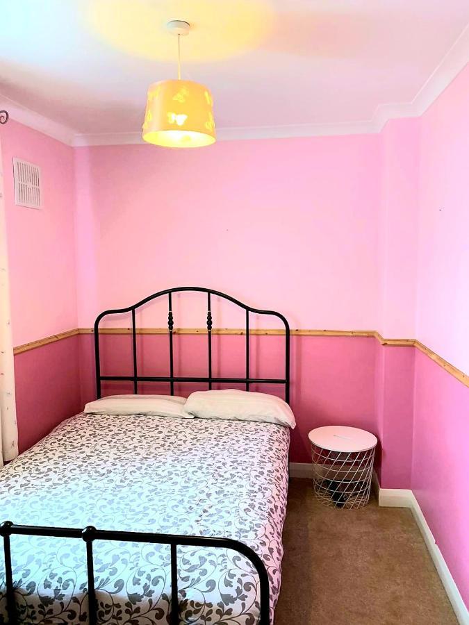Specious 3Bed Property With Parking & Large Garden Aveley Exterior photo